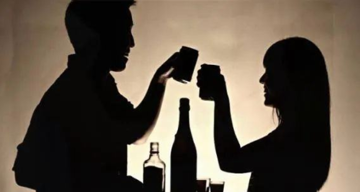 刑事律師：醉酒后強行與他人發(fā)生性關(guān)系，如何定罪?